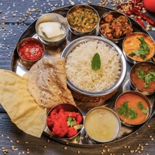 Chicken Tikka Masala Combo (Chicken Tikka Masala, Naan, Samosa, Rice, Dessert, Soda)